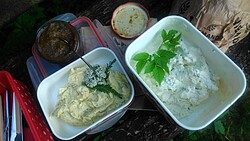 Wanderung mit gemeinsamen Sammeln von Kräutern & Herstellen von Kräuterbutter und Käsecreme mit Wildkräutern. Sehen, gehen, zuhören, staunen, schmecken und lernen. ... . ... Kräuterwanderung "Geselligkeit"